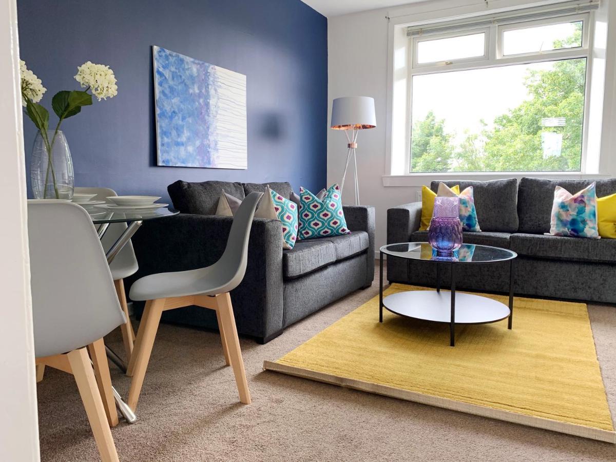 Modern And Vibrantly Designed Apartment Motherwell Exterior foto